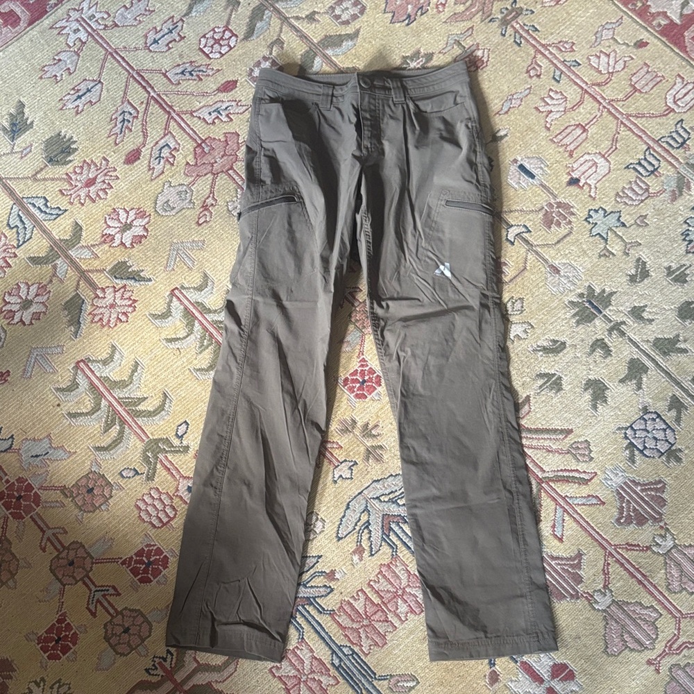 Eddie Bauer First Ascent Hiking Pants 4  like new
